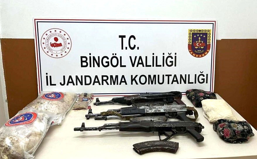 3 Kalaşnikof ve Patlayıcı Madde Ele Geçirildi