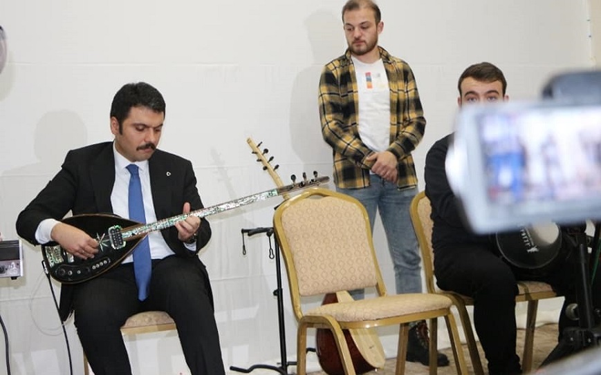 Çaldığı Parçaları Özel Gereksinimli Öğrencilere Armağan Etti