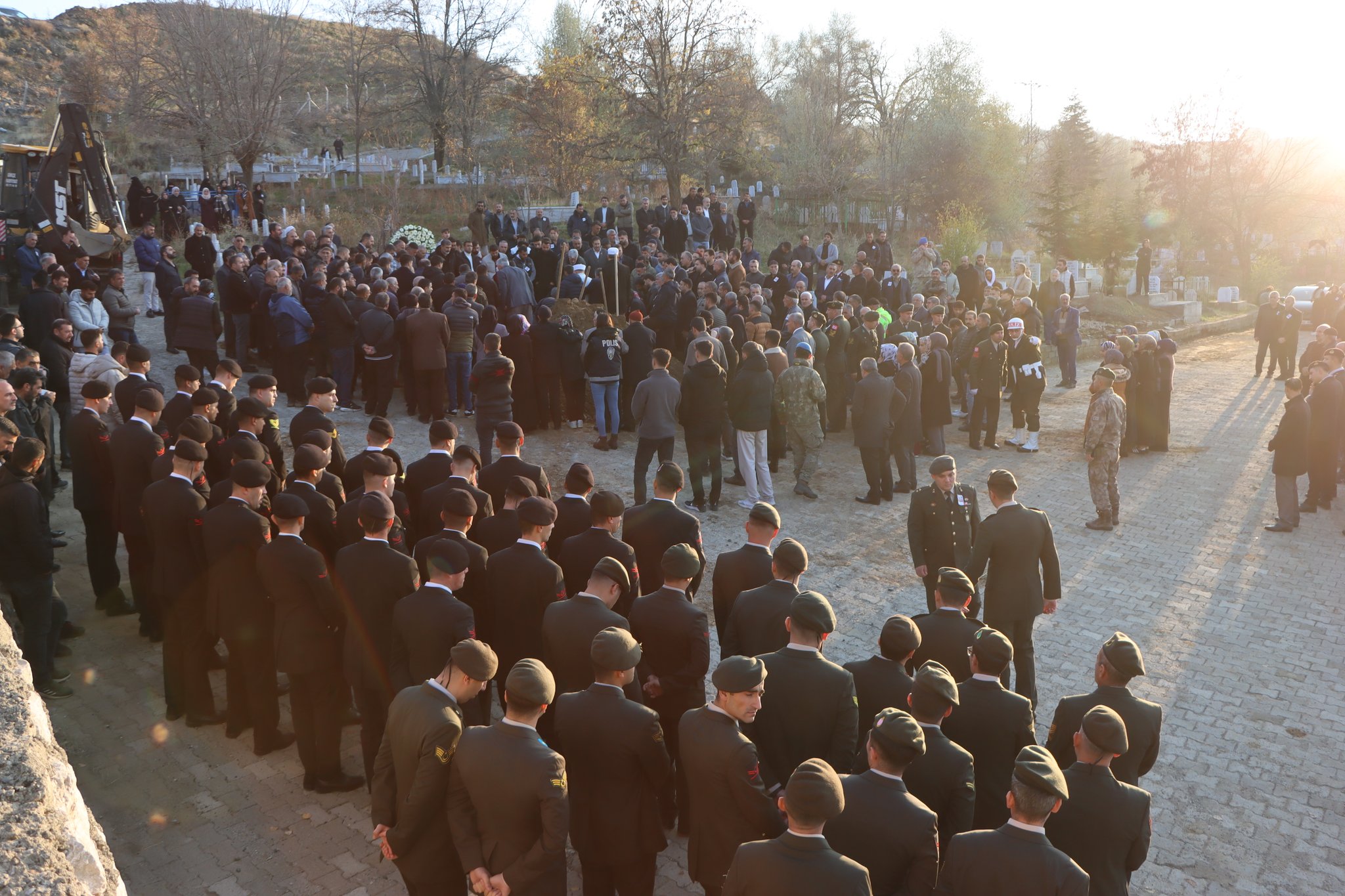 G6X G I K U X A A E Ui73