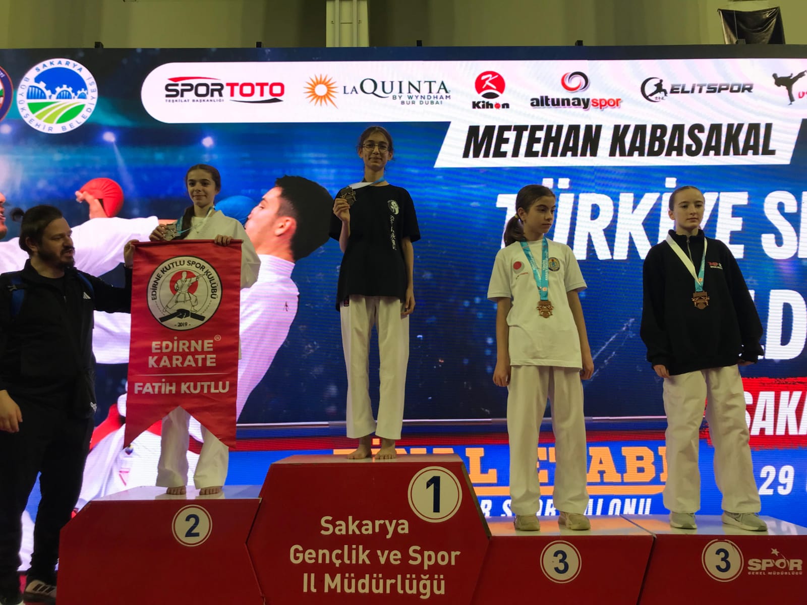 H A Y J12Cac A I U8 G