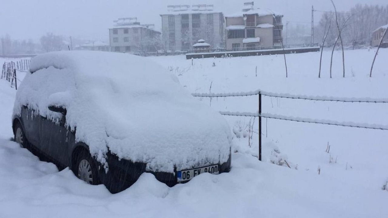 Karlıova’da Kar Kalınlığı 50 Santime Ulaştı
