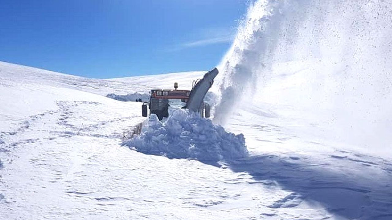 4 Köy Yolu Kar Nedeniyle Ulaşıma Kapandı