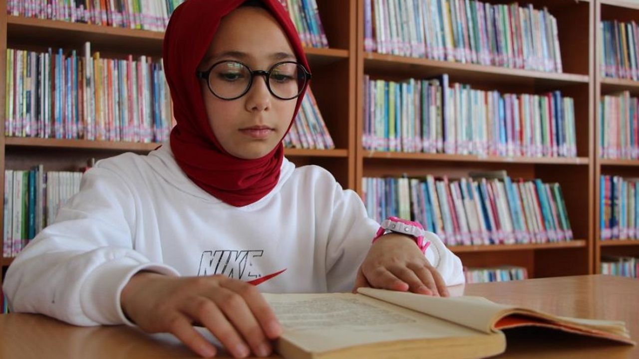 10 Yaşındaki Semanur, 1 Yılda 234 Kitap Okudu