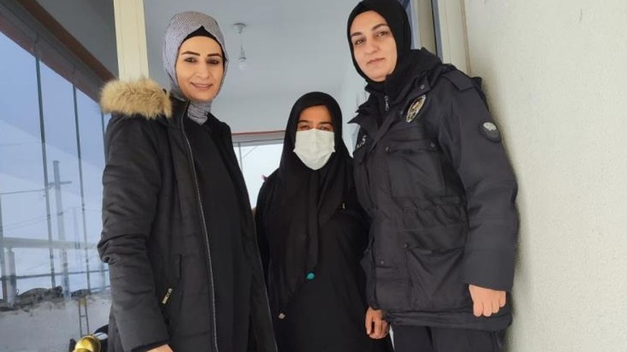 Karlıova’da Polisler Şehit Ailelerini Ziyaret Etti