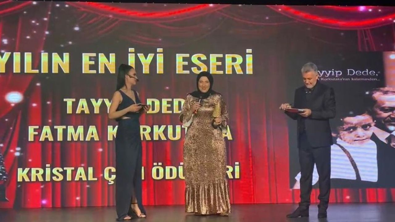 Yılın En İyi Eseri Ödülü Tayyip Dede kitabının yazarı Fatma Korkutata’ya