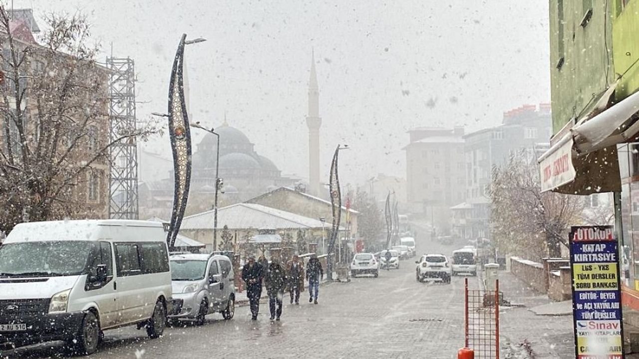 Karlıova’da Kar Yağışı Başladı