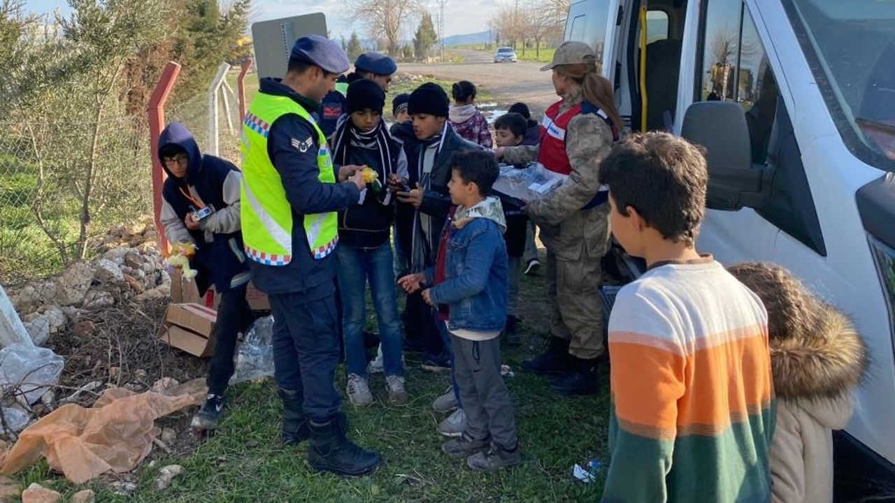 Bingöl'de Jandarma Ekiplerinin Topladığı Yardımlar, Depremzedelere Gönderildi