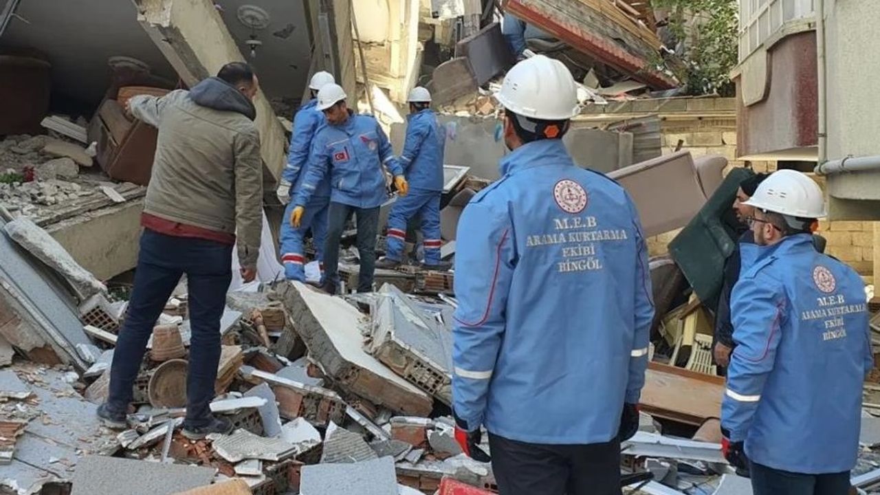 Bingöl’den Deprem Bölgesine 796 Personel Gönderildi