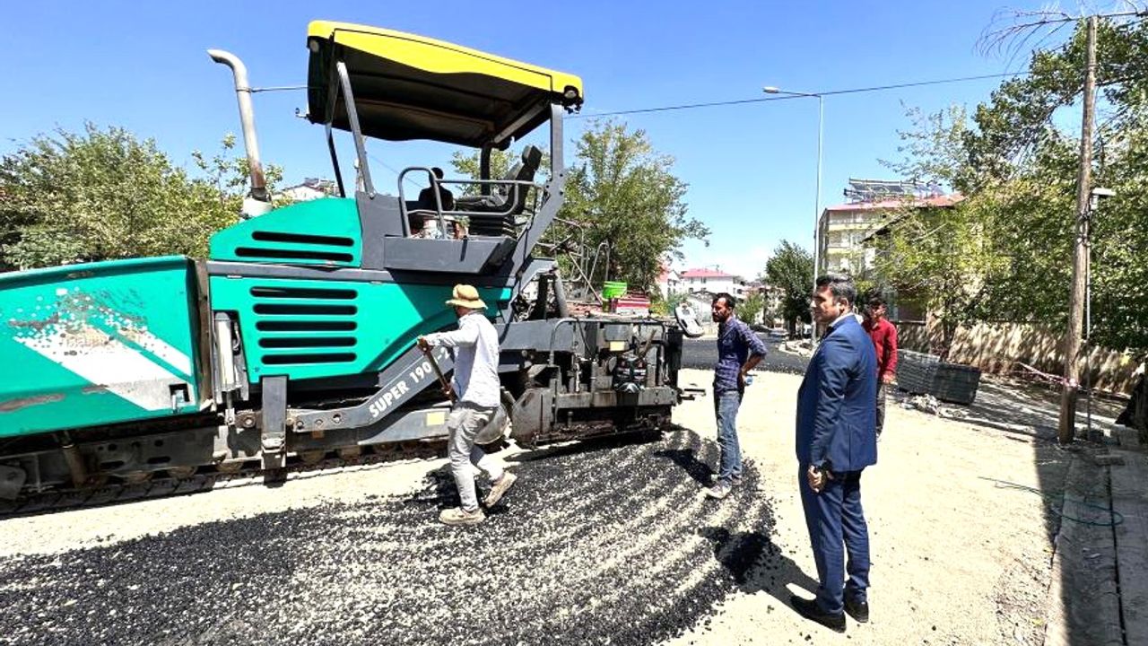 Bingöl Belediyesi Yolları Kendi Ürettiği Asfaltla Yeniliyor