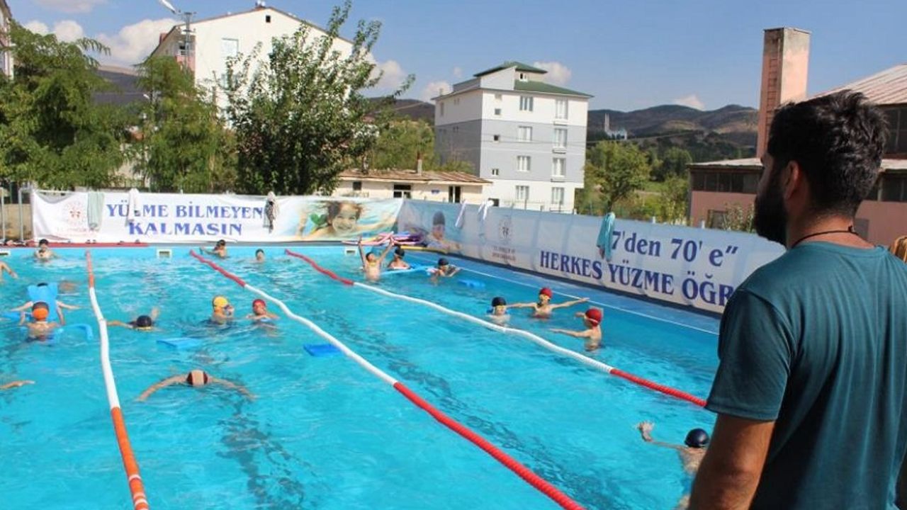 Solhan'da 300'ün Üzerinde Çocuk Yüzme Öğrendi