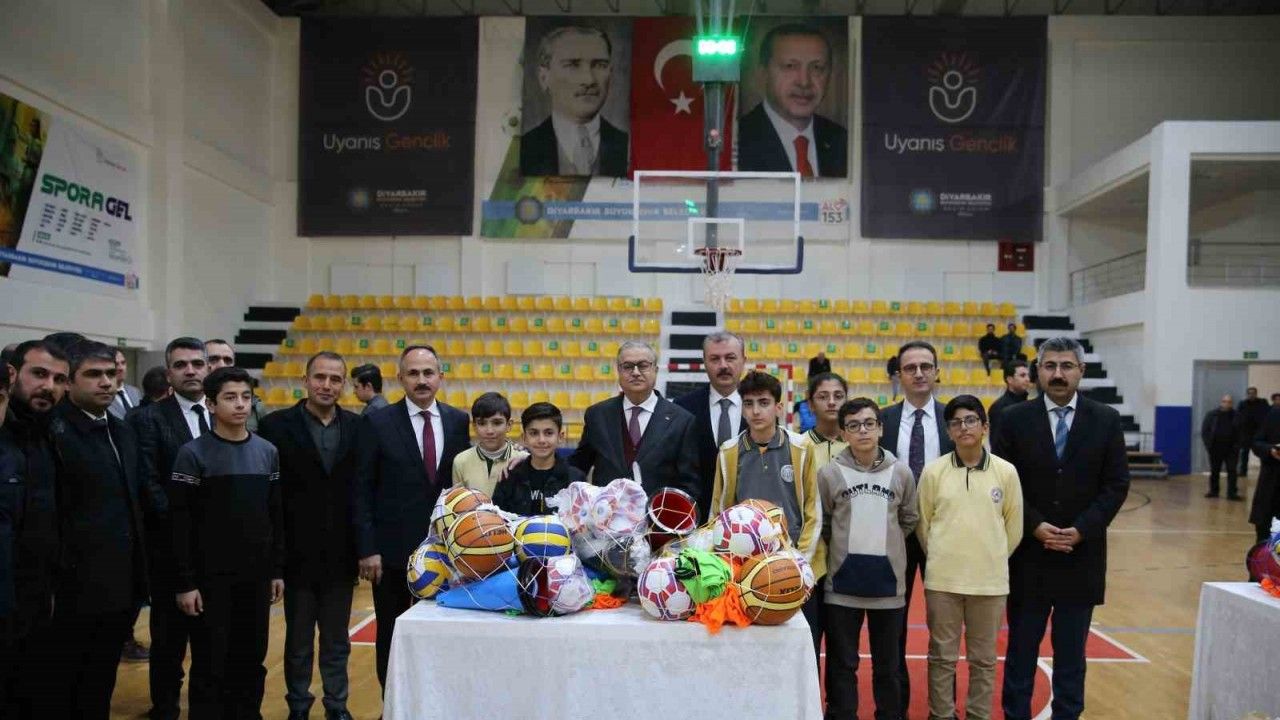 Diyarbakır’da 250 okula spor malzemesi desteği