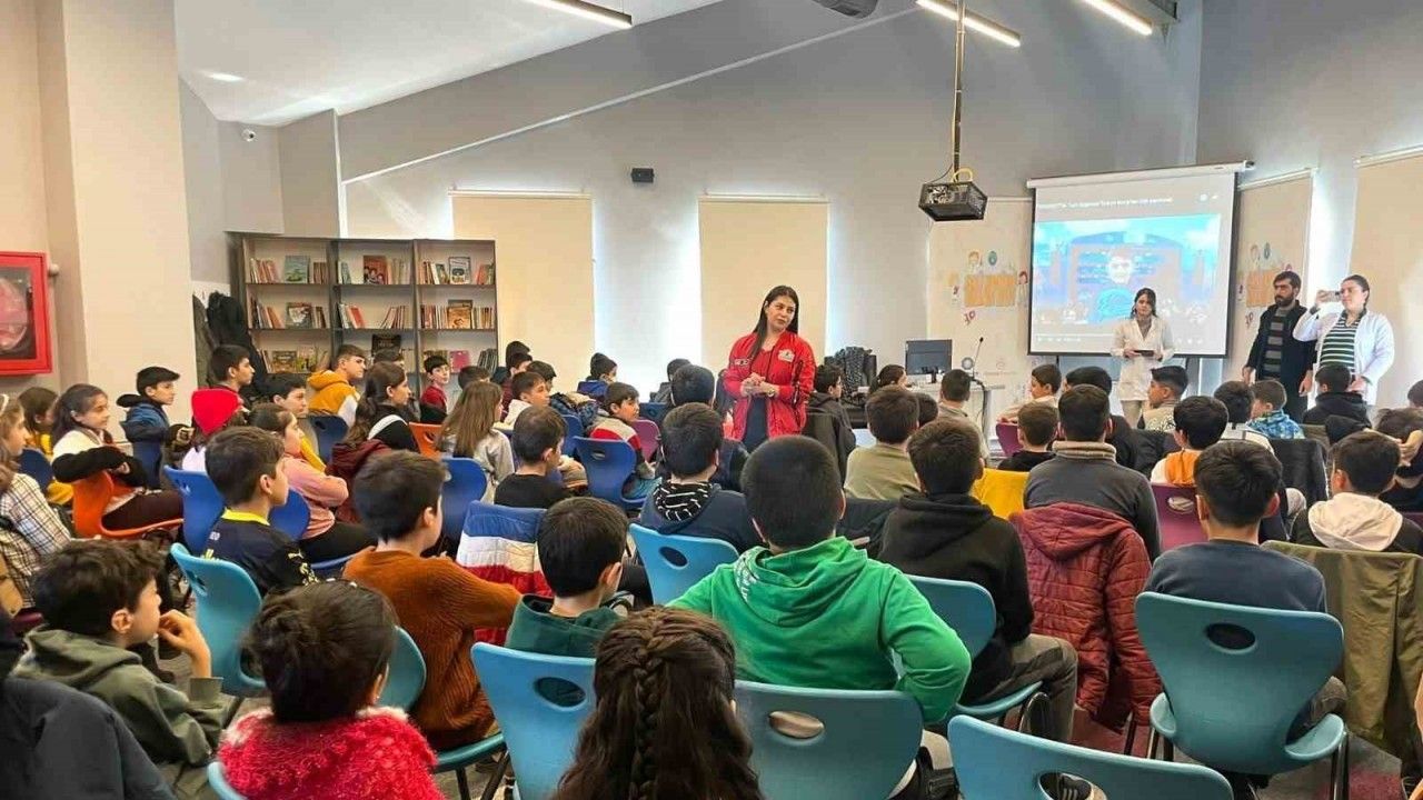 Diyarbakır’da öğrencilere uzay bilimleri semineri