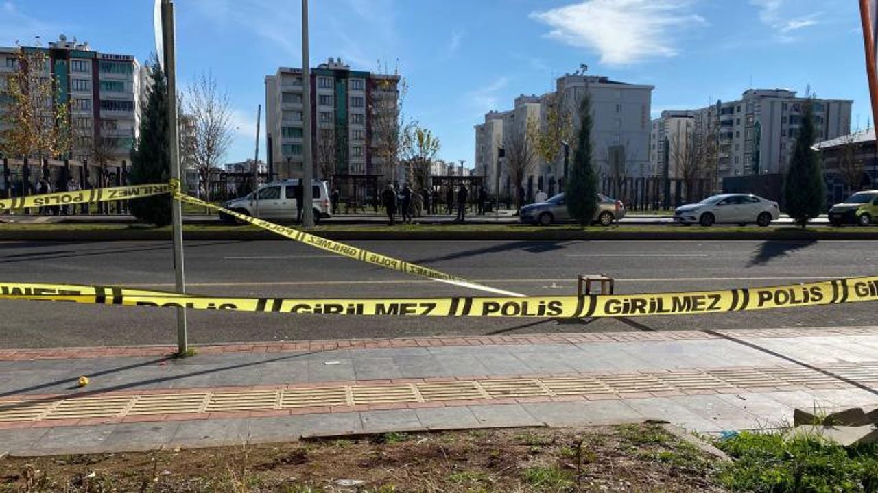 Diyarbakır’da parkta başlayan tartışma kanlı bitti: 2 kişi silahla yaralandı
