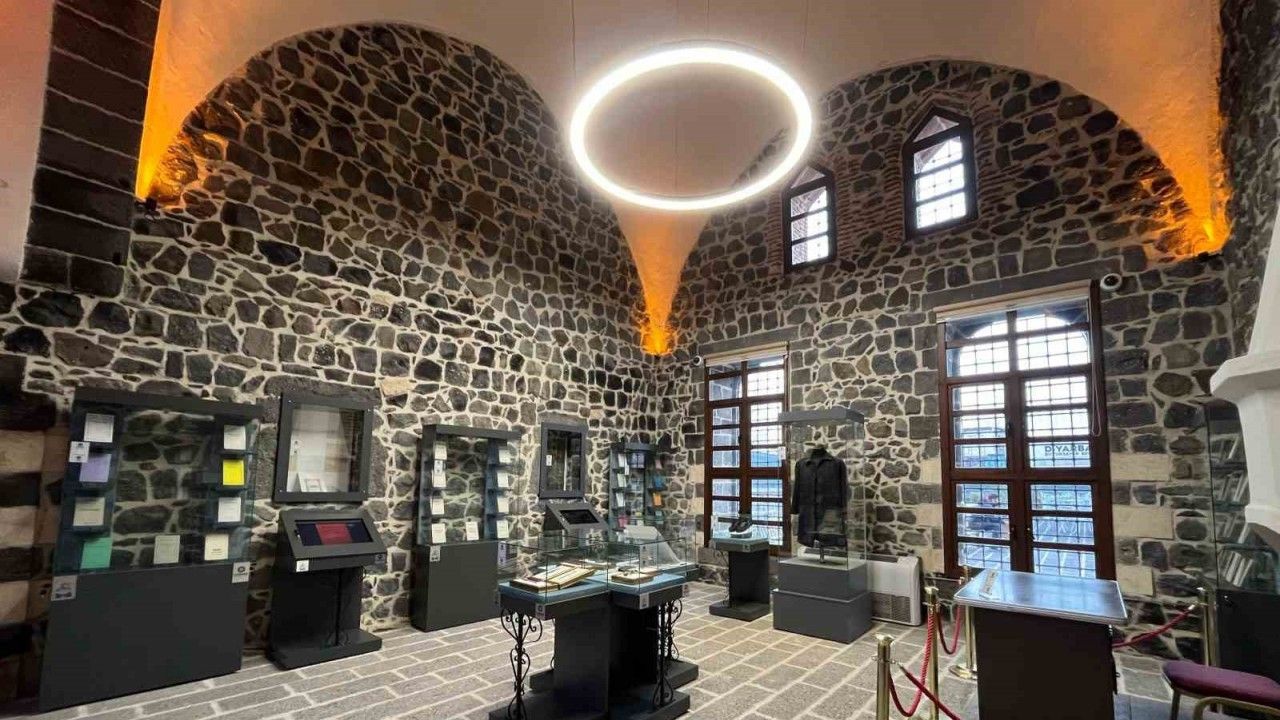 Diyarbakır’da Sezai Karakoç Kültür ve Edebiyat Evi açıldı