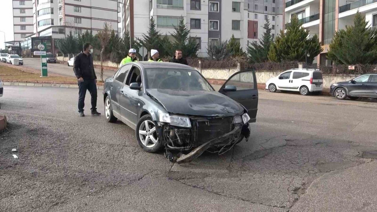 Elazığ’da otomobil ile motosiklet çarpıştı: 2 yaralı