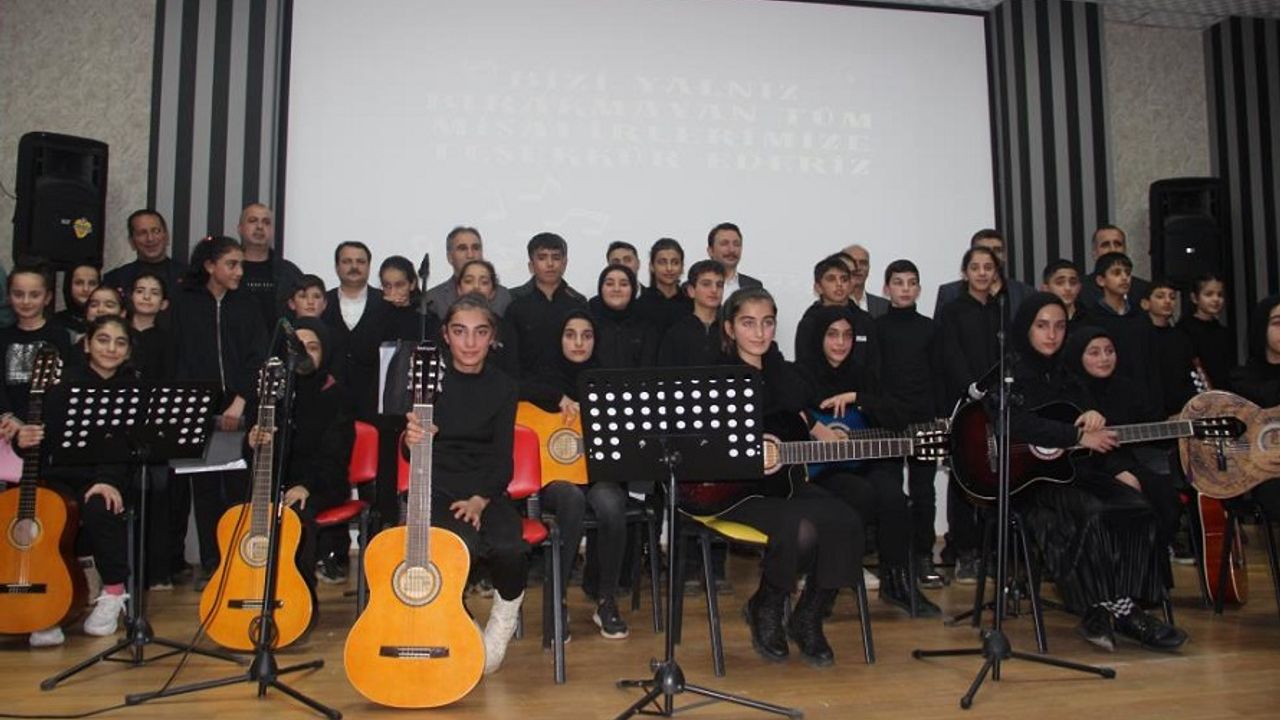 Köy Okulu Öğrencileri Müzik Grubu Kurdu, Konser Verdi
