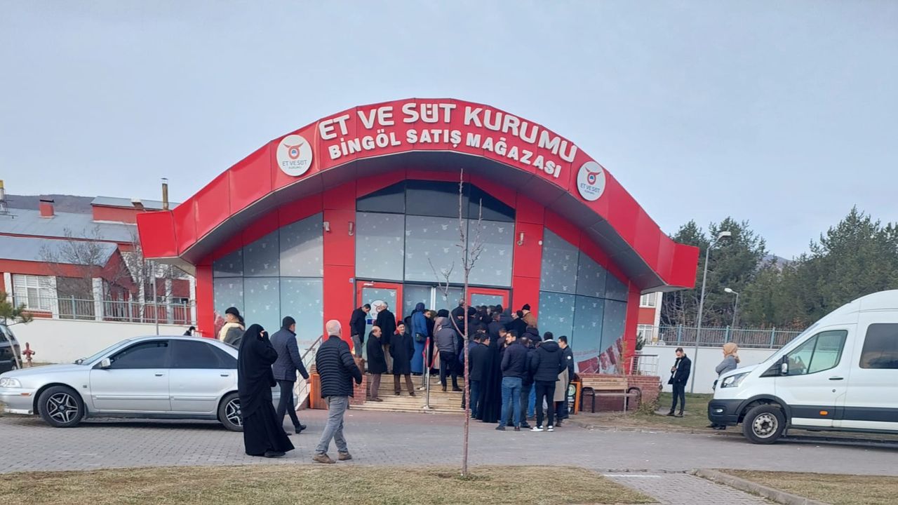 Bingöl Et ve Süt Kurumu Mağazası’nda Sıra Bekleme İsyanı: Mağdur Vatandaşlar Tepkili!