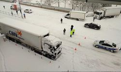 Yol Ulaşıma Kapandı, Onlarca Araç Yolda Kaldı