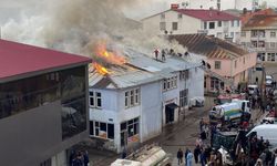 Karlıova’da Pasaj Yangını, Dumanlar Gökyüzünü Kapladı