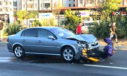 Otomobilin Çarptığı Motorlu Kurye Ağır Yaralandı