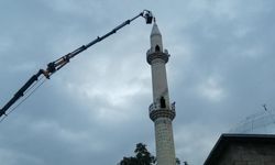 Yıldırımın Düştüğü Minarede Hasar Meydana Geldi