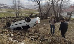 Otomobil Köy İçinde Takla Atarak Kaza Yaptı