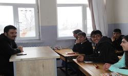 Kaymakam, Öğrencilerin Karne Sevincine Ortak Oldu