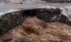 Elazığ’da yağış sonrası dereler taştı, sel nedeniyle yol çöktü