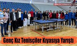 Genç Kız Tenisçiler Kıyasıya Yarıştı