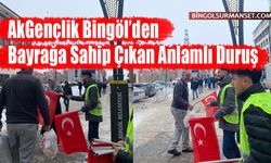 AkGençlik Bingöl’den Bayrağa Sahip Çıkan Anlamlı Duruş