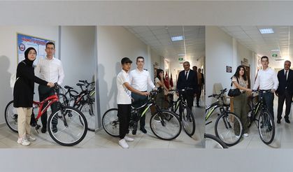 Başarılı Öğrencilere Bisiklet Hediye Edildi