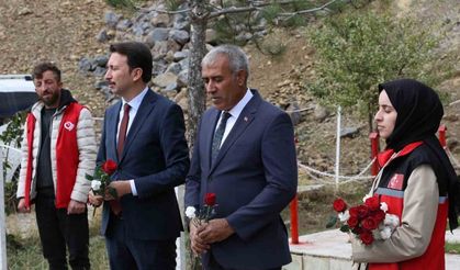 Solhan’da PKK saldırısında şehit olan 19 vatandaş kabirleri başında anıldı