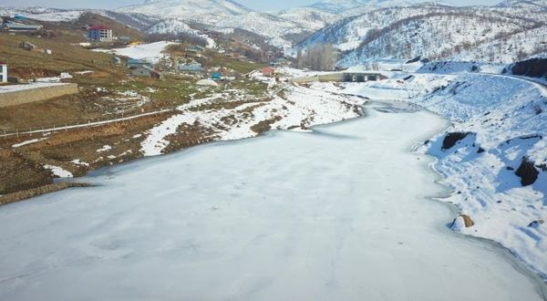 Buz Tutan Gölet, Dron İle Görüntülendi