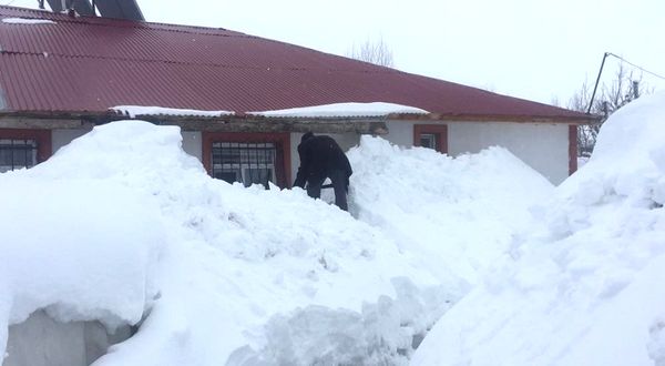 Karlıova’da Evler Kara Gömüldü