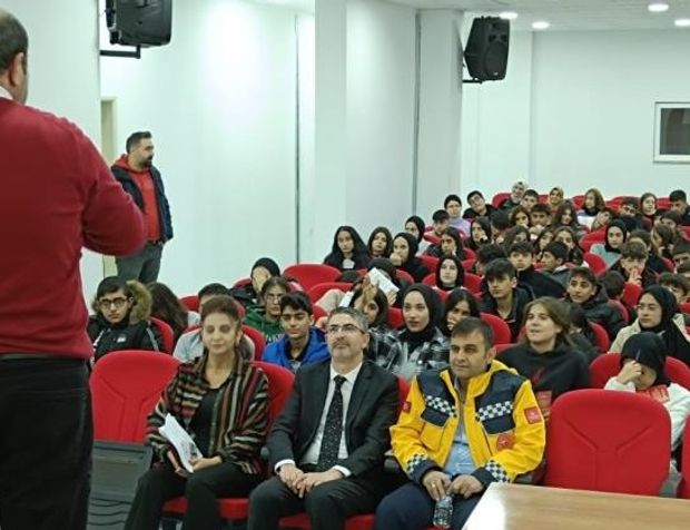 Öğretmen ve Öğrencilere İlk Yardım Semineri