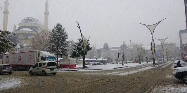 Bingöl’de 103 Köy Yolu Ulaşıma Kapandı