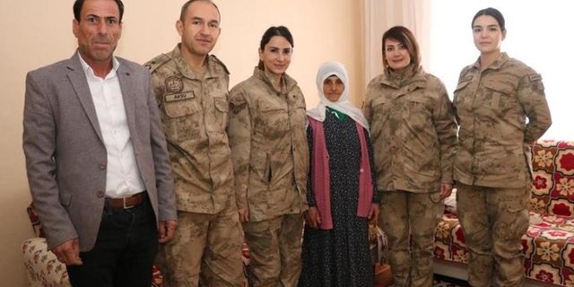 Jandarma Personeli Şehit Ailelerini Yalnız Bırakmadı