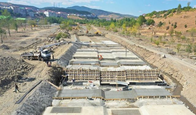 Bingöl’de Taşkın Koruma Çalışmaları Sürüyor