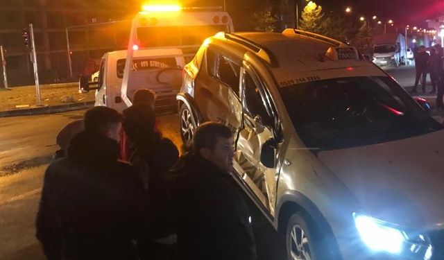 Solhan’da Maddi Hasarlı Trafik Kazası