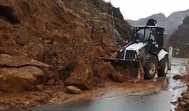 Bingöl’de Kuvvetli Sağanak Heyelan Getirdi
