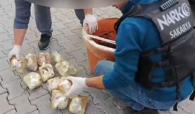 Saksıdan ve Kargo Kamyonundan 46 Kilo 700 Gram Uyuşturucu Çıktı