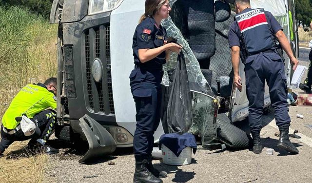 Diyarbakır’da mevsimlik işçilerini taşıyan minibüs devrildi: 7 yaralı