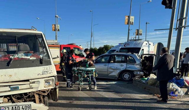 Diyarbakır’da otomobil ile pikap kavşakta çarpıştı: 4 yaralı