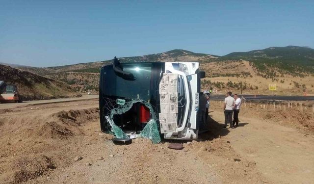 Bingöl’de yolcu otobüsü devrildi: 14 yaralı