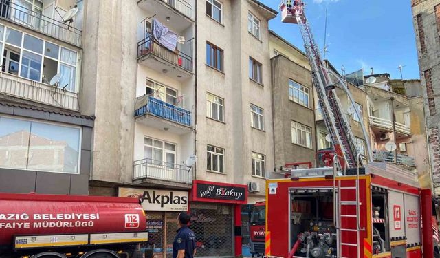 Elazığ’da çatı yangını