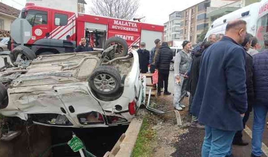 Malatya'da Hafif ticari araç kanala düştü: 1 yaralı
