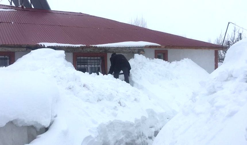 Karlıova’da Evler Kara Gömüldü