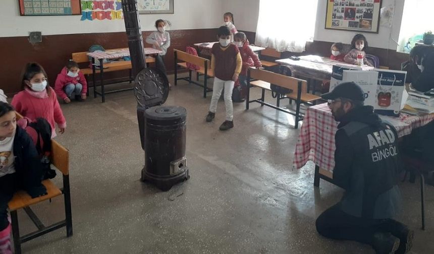 Bingöl'deki Köy Okullarında Deprem Tatbikatı Yapıldı