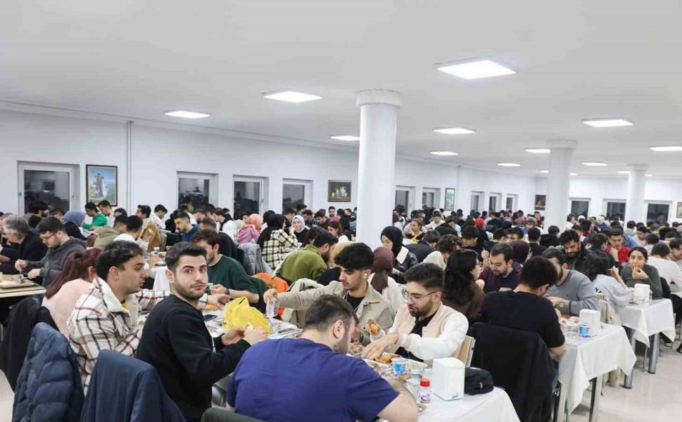 Elazığ’da üniversite öğrencilerine ücretsiz iftar veriliyor